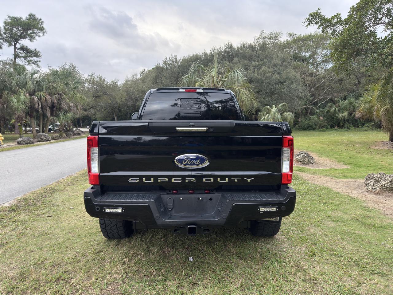Ford Super Duty F-250 SRW 4WD Crew Cab 156" Lariat 2017