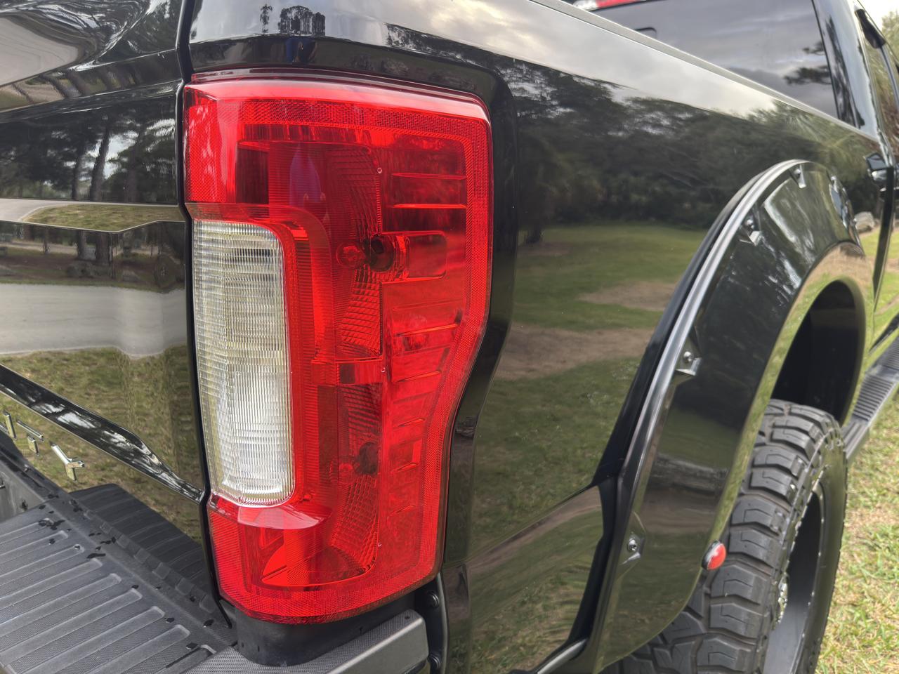Ford Super Duty F-250 SRW 4WD Crew Cab 156" Lariat 2017