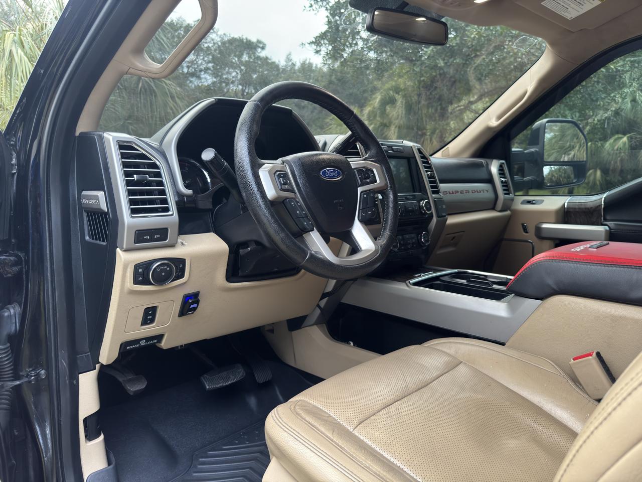 Ford Super Duty F-250 SRW 4WD Crew Cab 156" Lariat 2017