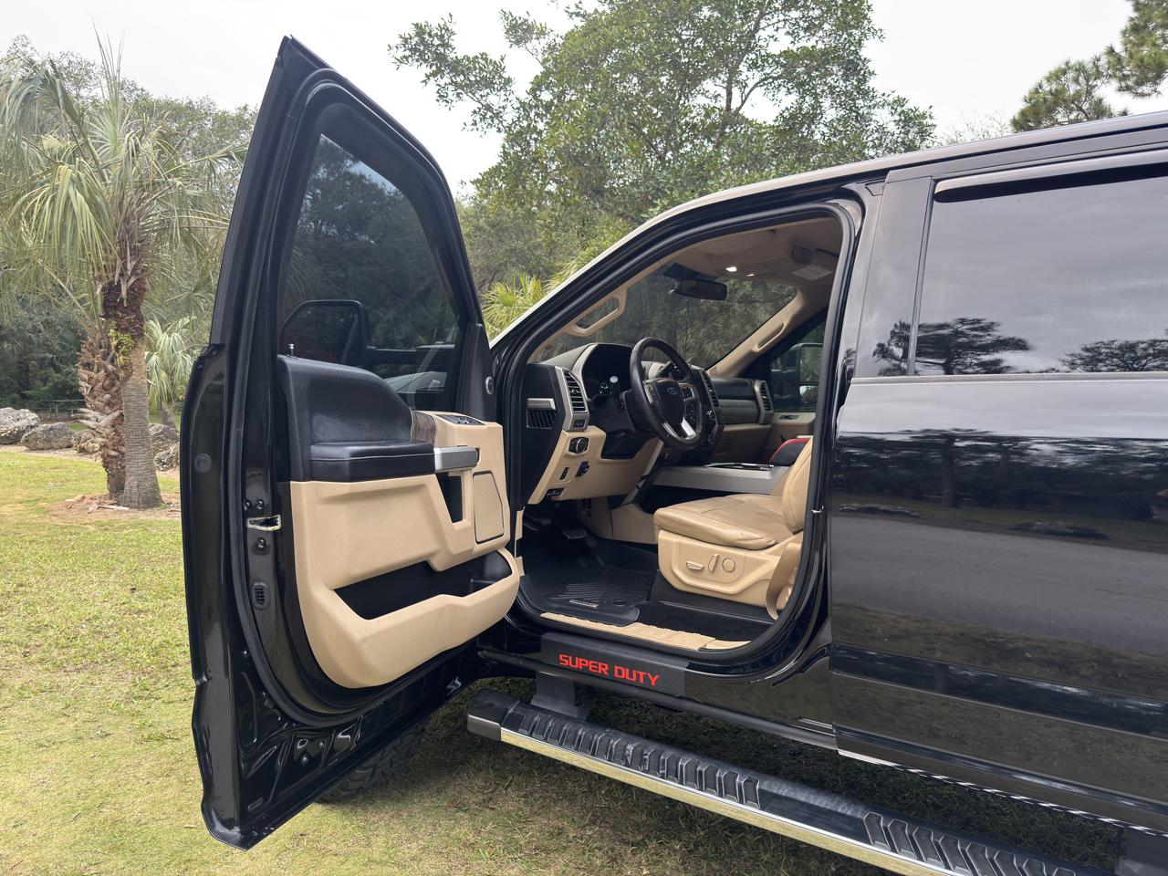 Ford Super Duty F-250 SRW 4WD Crew Cab 156" Lariat 2017