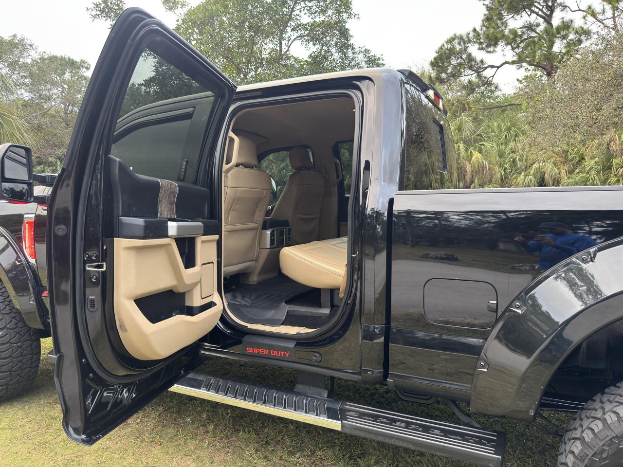 Ford Super Duty F-250 SRW 4WD Crew Cab 156" Lariat 2017