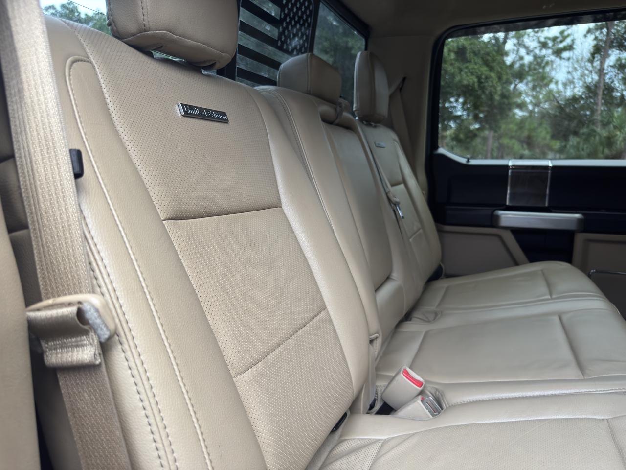 Ford Super Duty F-250 SRW 4WD Crew Cab 156" Lariat 2017