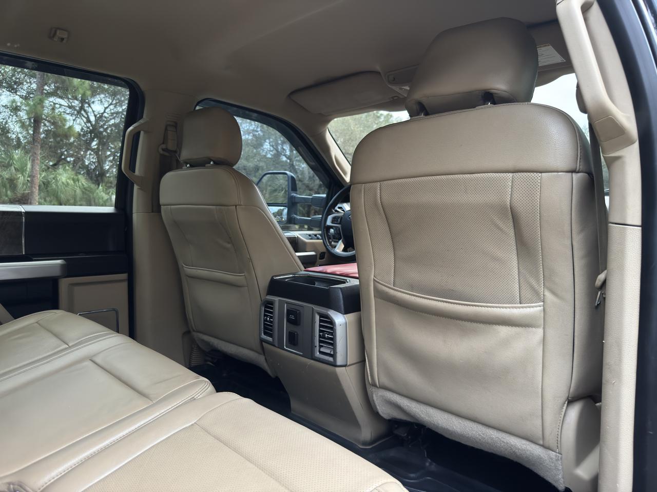 Ford Super Duty F-250 SRW 4WD Crew Cab 156" Lariat 2017