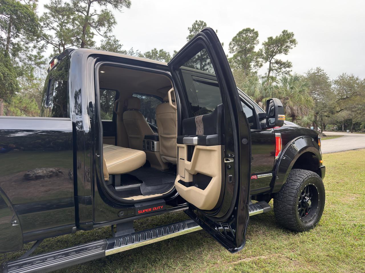 Ford Super Duty F-250 SRW 4WD Crew Cab 156" Lariat 2017