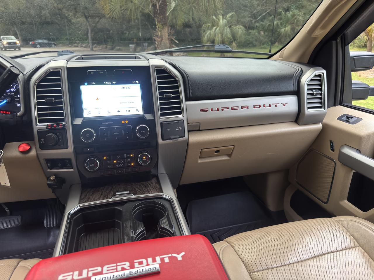 Ford Super Duty F-250 SRW 4WD Crew Cab 156" Lariat 2017