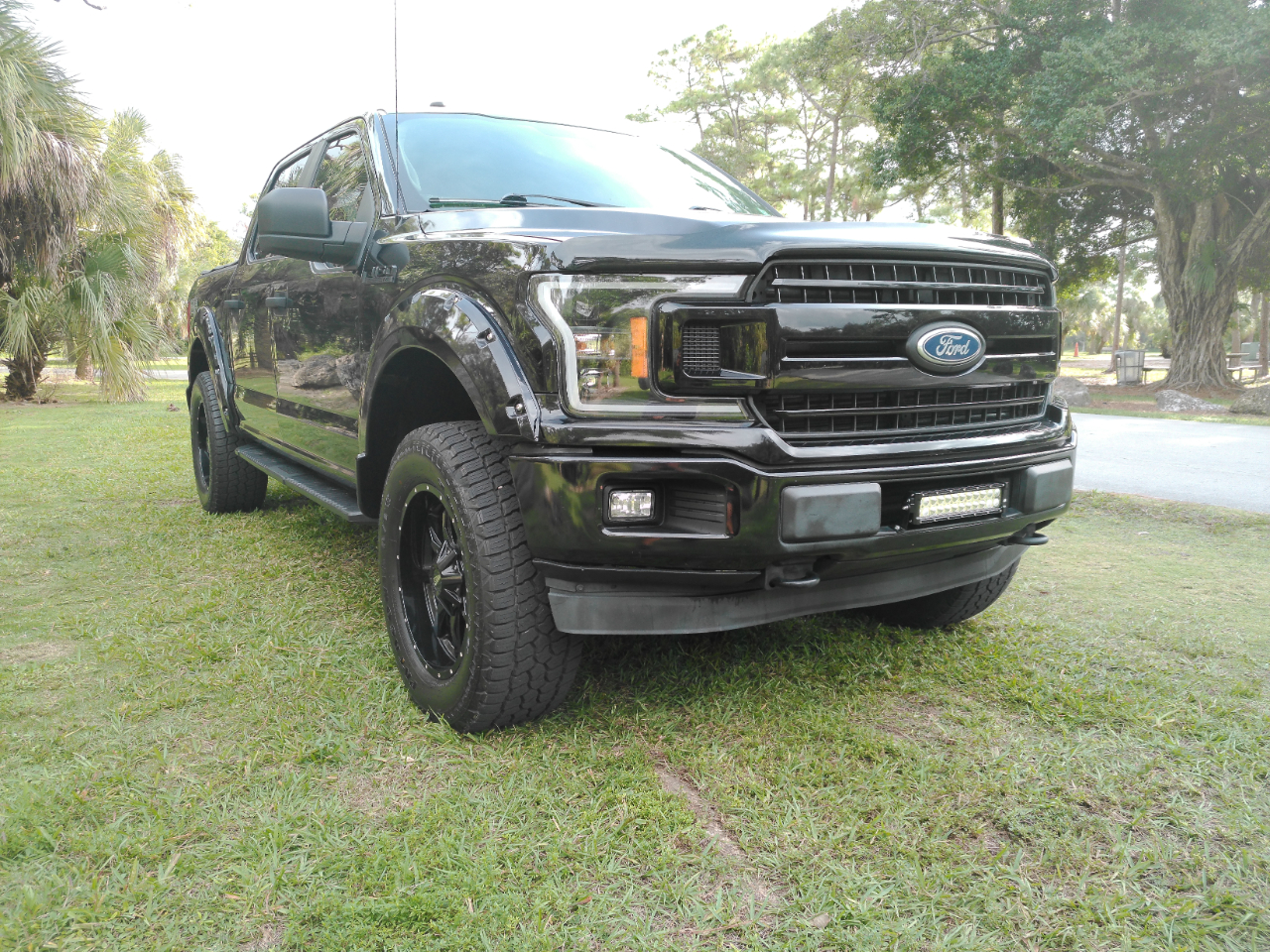 Ford F-150 4WD SuperCrew 145" FX4 2019