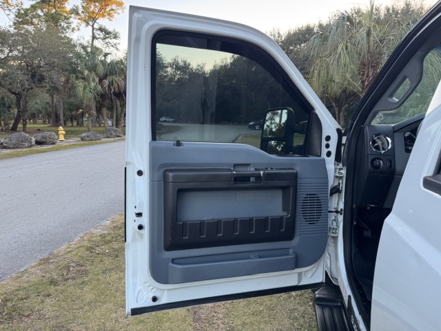 Ford Super Duty F-350 DRW  2014