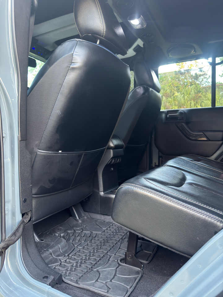 Jeep Wrangler Unlimited 4WD 4dr Rubicon X 2014