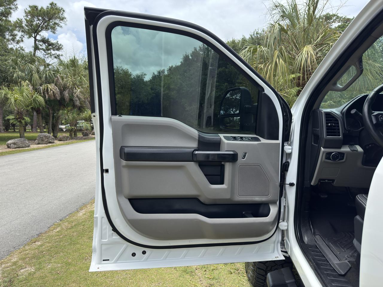 Ford Super Duty F-350 DRW  2022