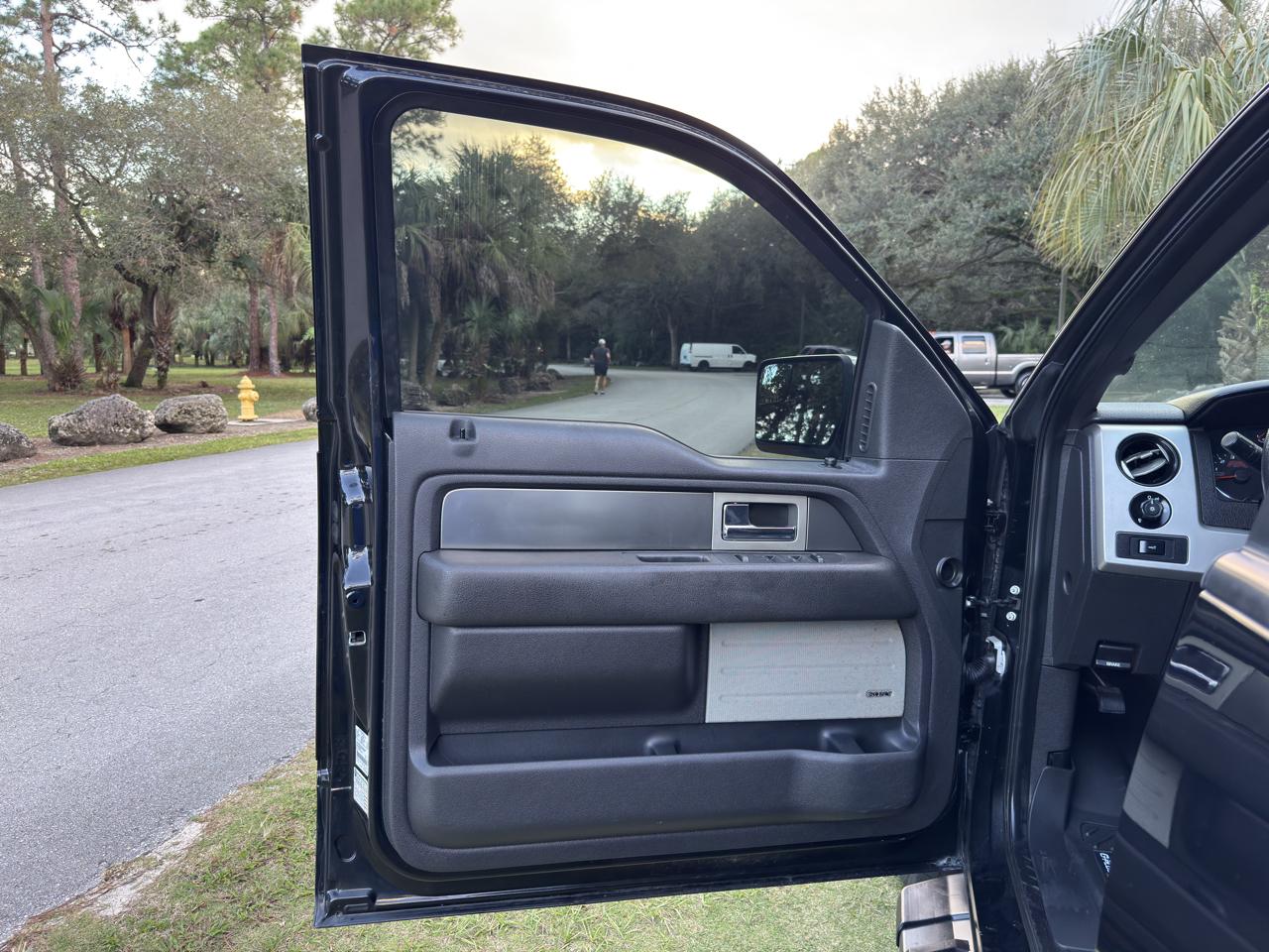 Ford F-150 2WD SuperCrew 145" FX2 Sport 2013