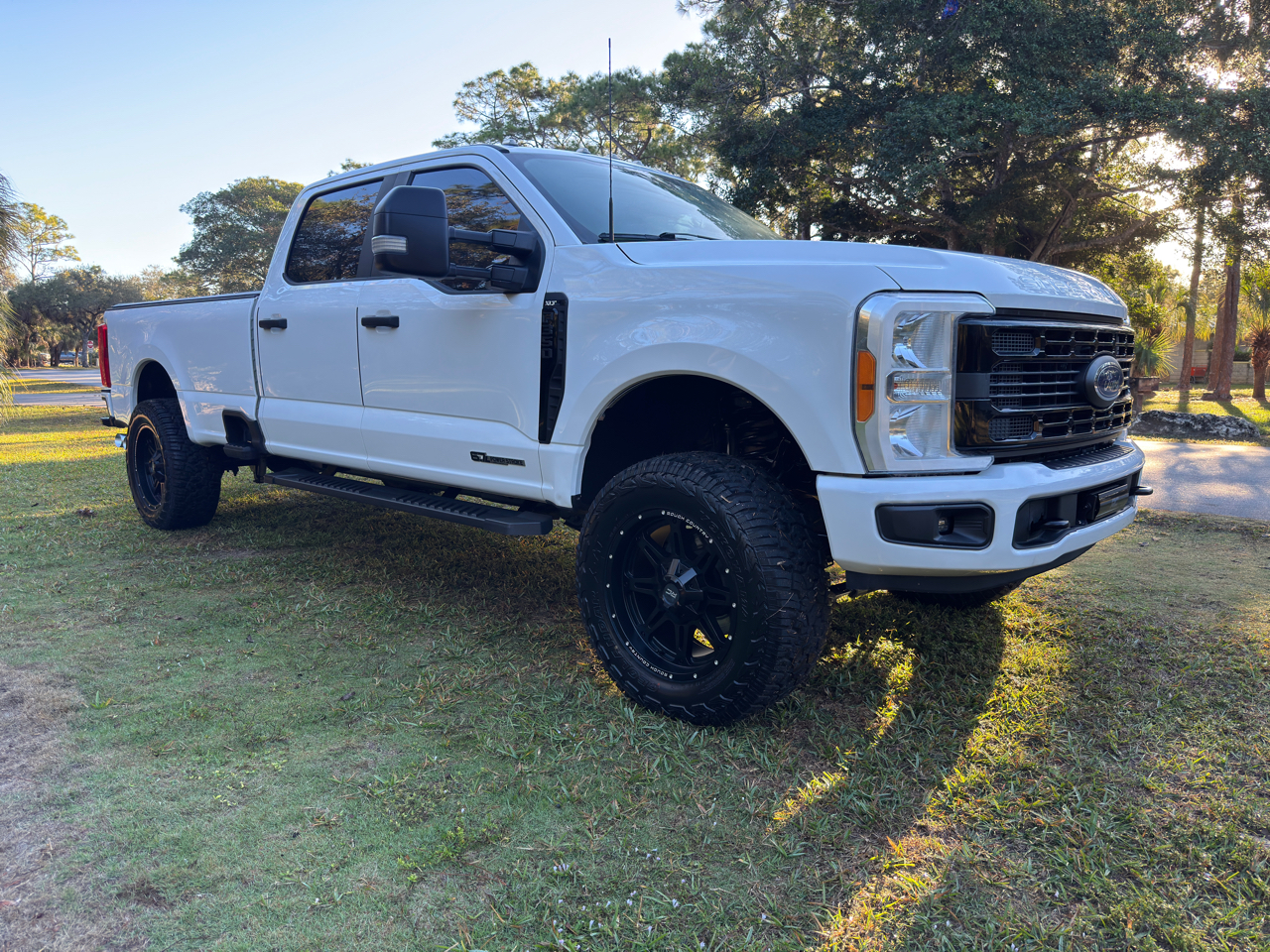 Ford Super Duty F-350 SRW  2023