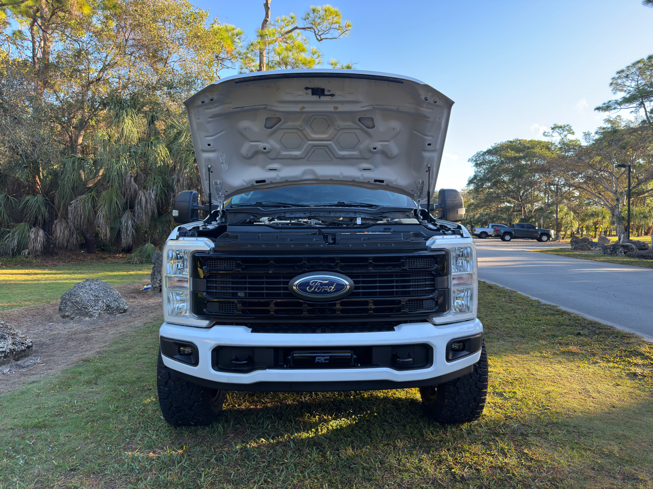 Ford Super Duty F-350 SRW  2023