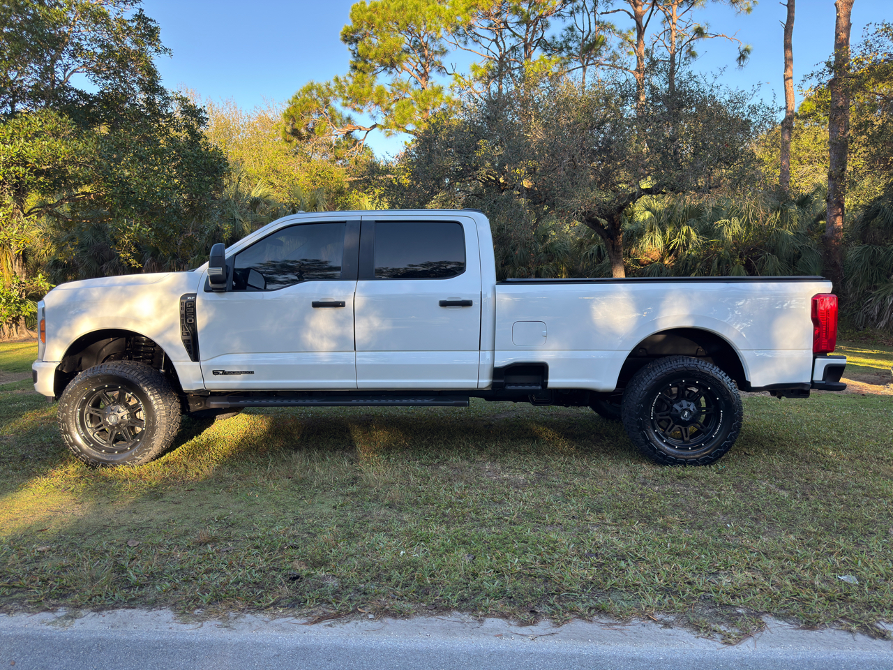 Ford Super Duty F-350 SRW  2023