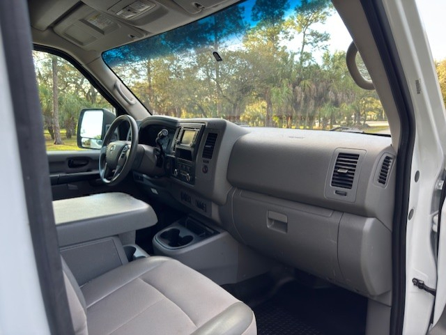 Nissan NV Cargo NV2500 HD High Roof V8 SV 2021