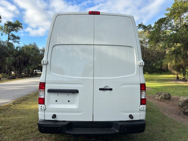 Nissan NV Cargo NV2500 HD High Roof V8 SV 2021