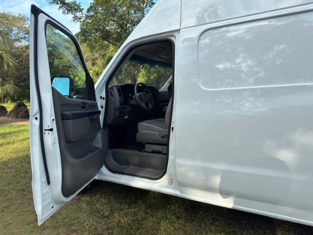 Nissan NV Cargo NV2500 HD High Roof V8 SV 2021