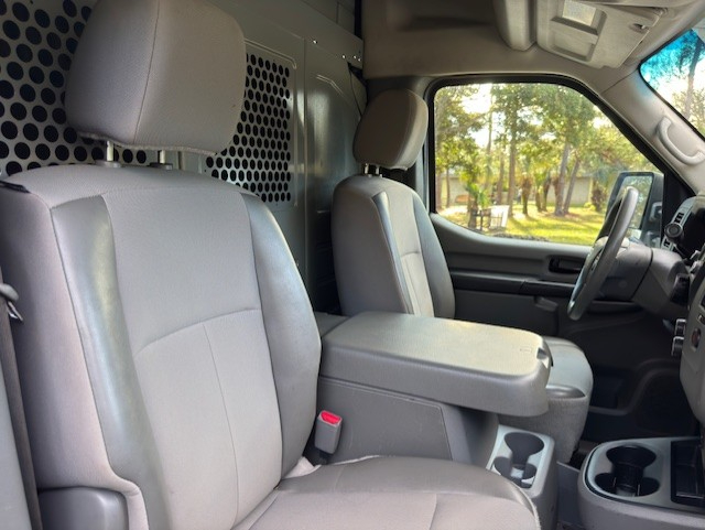 Nissan NV Cargo NV2500 HD High Roof V8 SV 2021