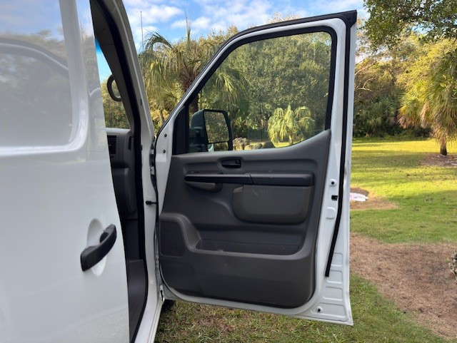 Nissan NV Cargo NV2500 HD High Roof V8 SV 2021