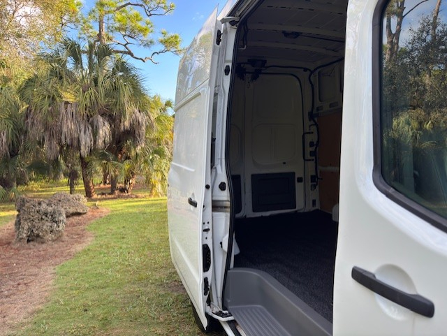 Nissan NV Cargo NV2500 HD High Roof V8 SV 2021