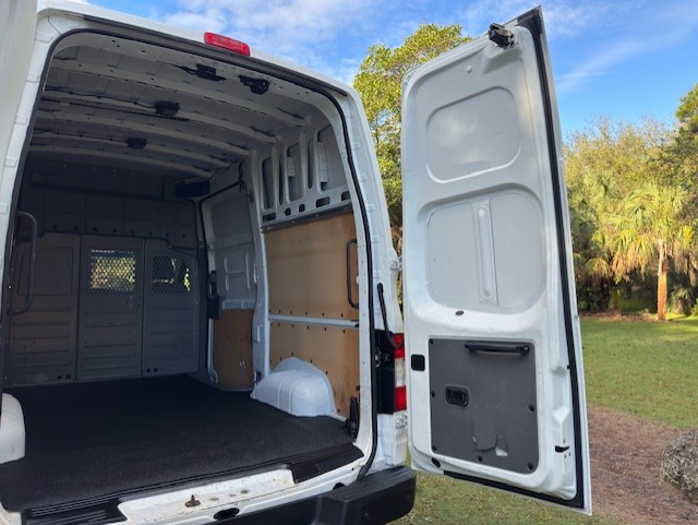 Nissan NV Cargo NV2500 HD High Roof V8 SV 2021