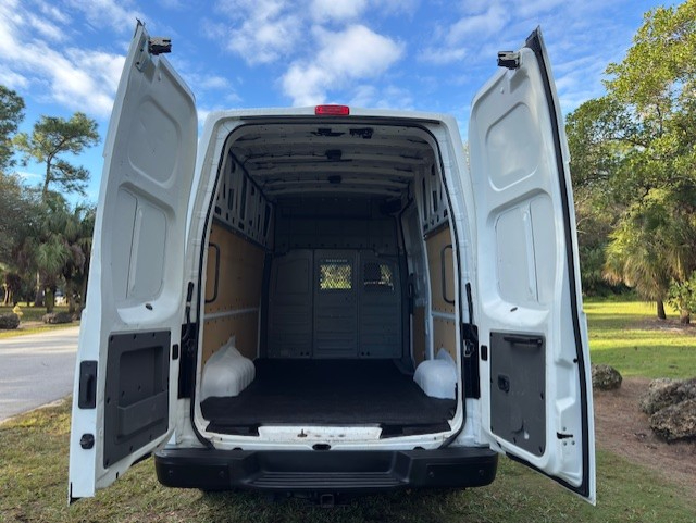 Nissan NV Cargo NV2500 HD High Roof V8 SV 2021