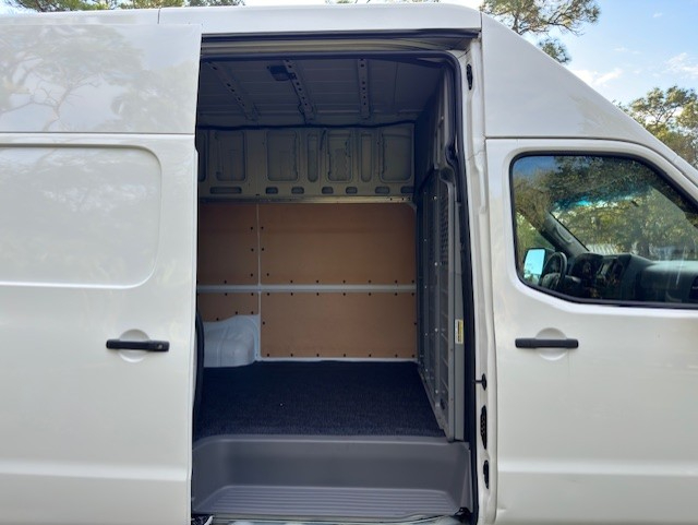 Nissan NV Cargo NV2500 HD High Roof V8 SV 2021