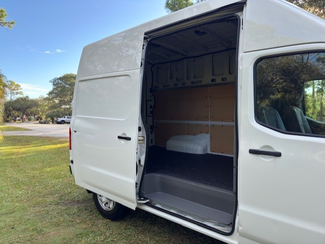 Nissan NV Cargo NV2500 HD High Roof V8 SV 2021