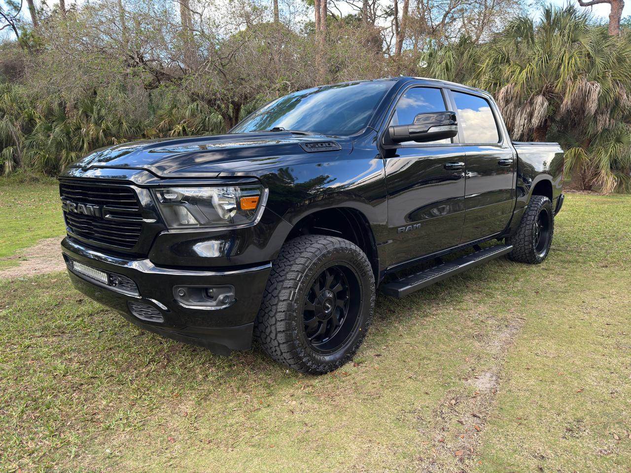 RAM 1500 Big Horn 4x4 Crew Cab 5'7" Box 2020