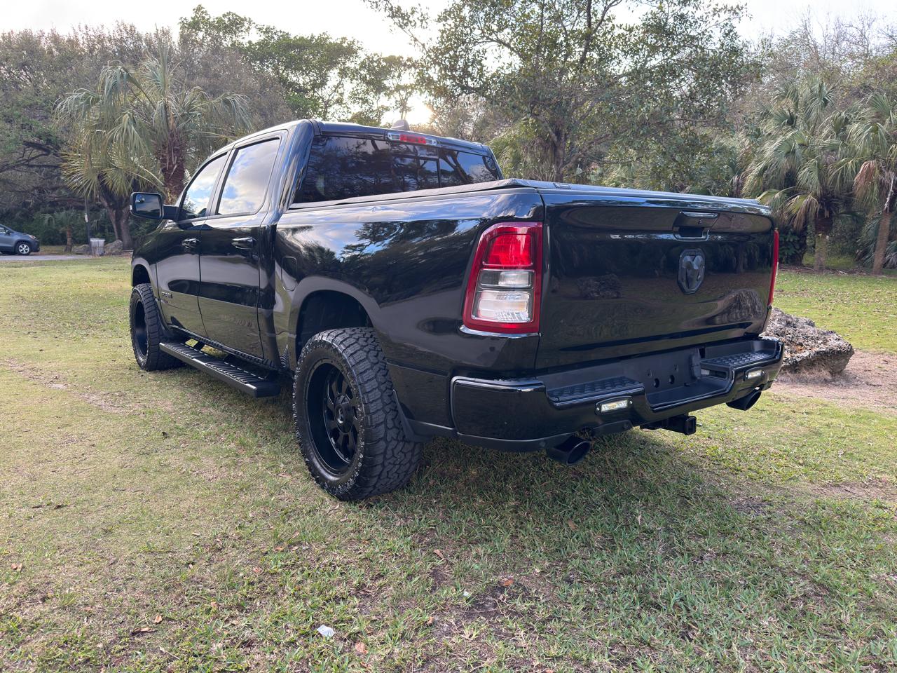 RAM 1500 Big Horn 4x4 Crew Cab 5'7" Box 2020