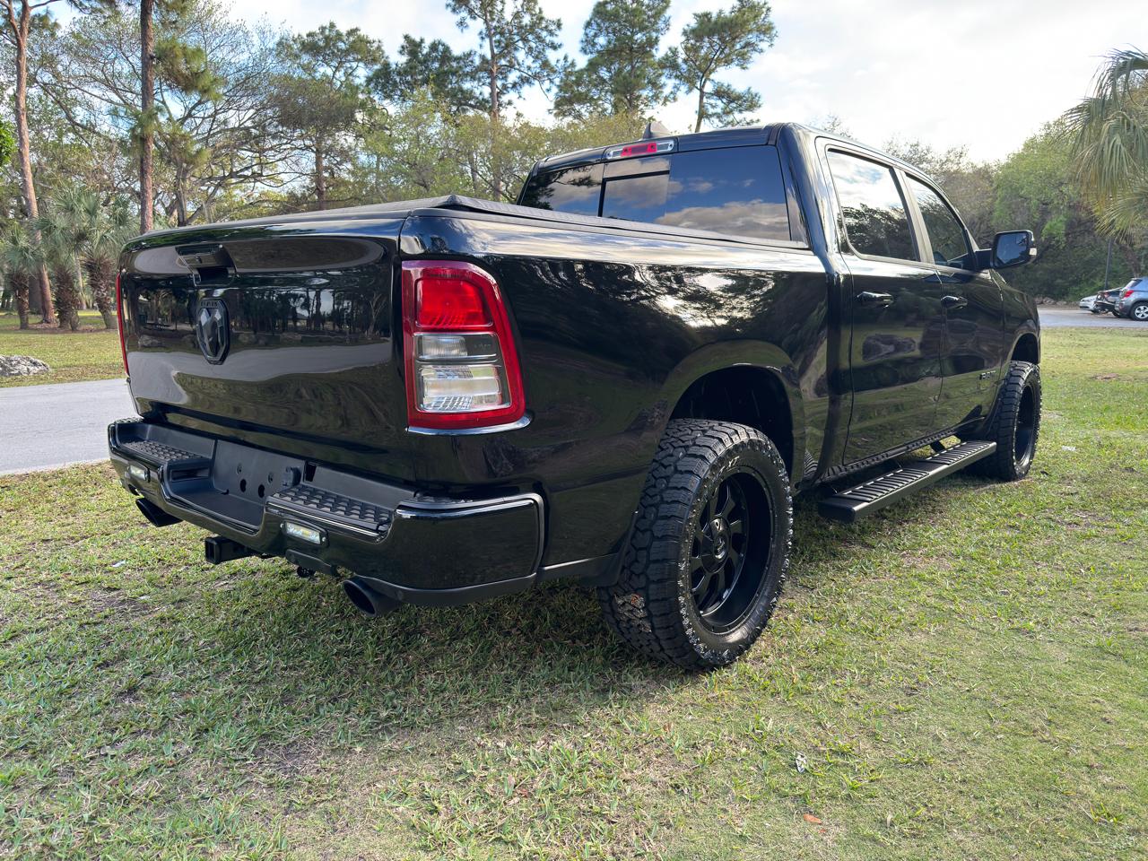RAM 1500 Big Horn 4x4 Crew Cab 5'7" Box 2020