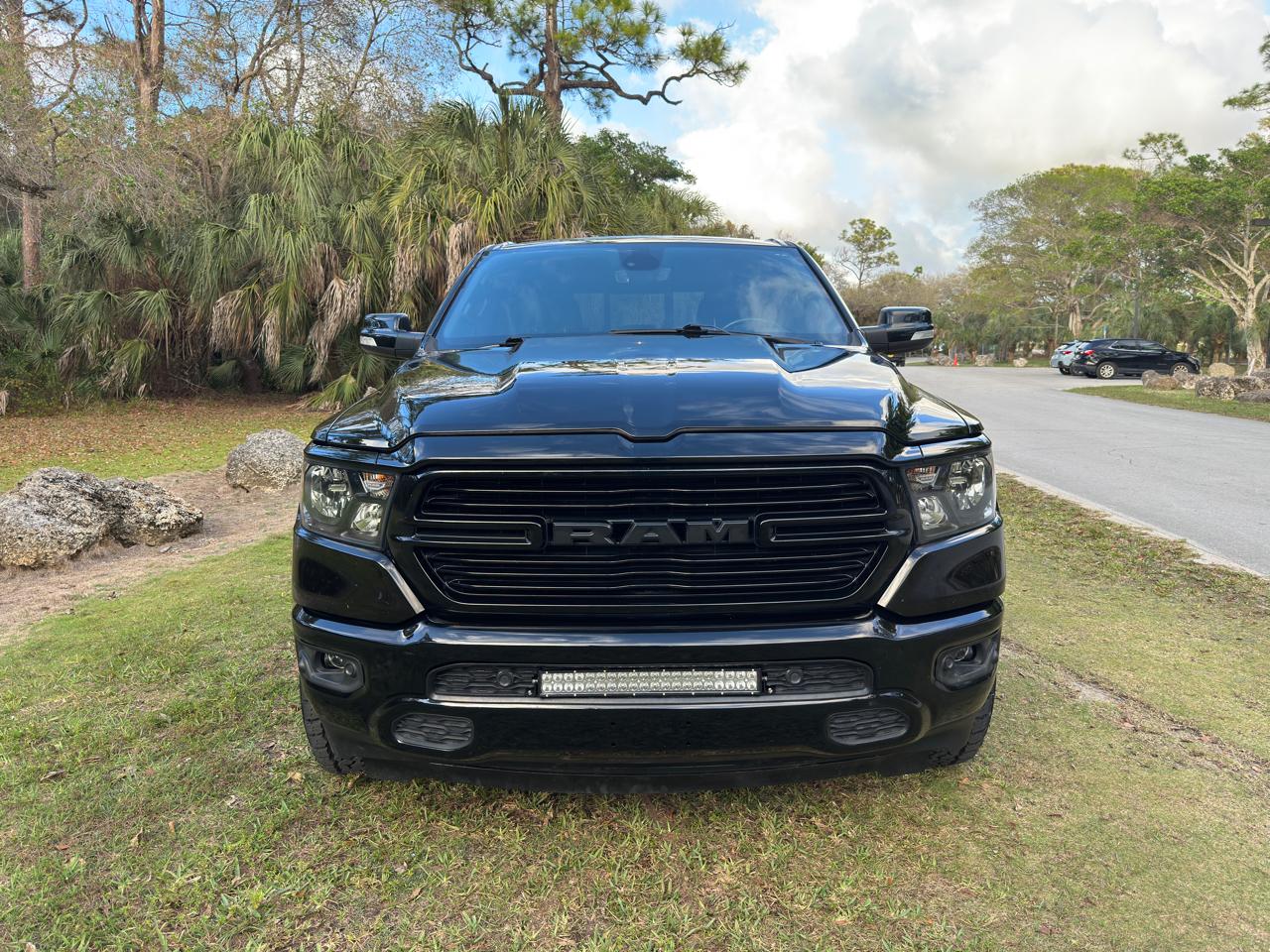 RAM 1500 Big Horn 4x4 Crew Cab 5'7" Box 2020