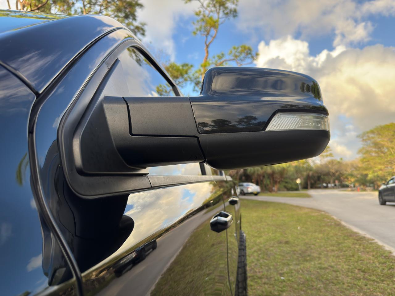 RAM 1500 Big Horn 4x4 Crew Cab 5'7" Box 2020