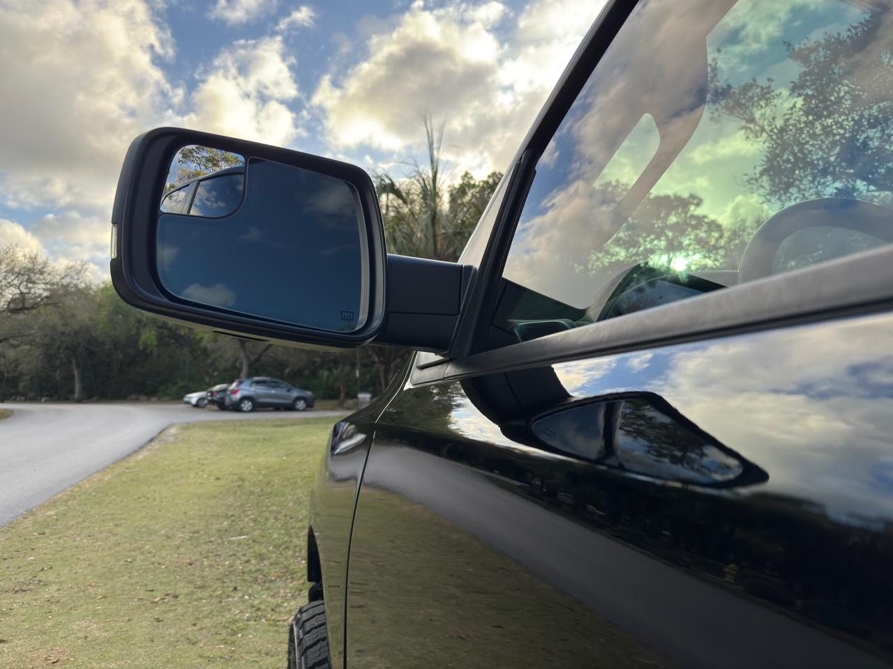 RAM 1500 Big Horn 4x4 Crew Cab 5'7" Box 2020