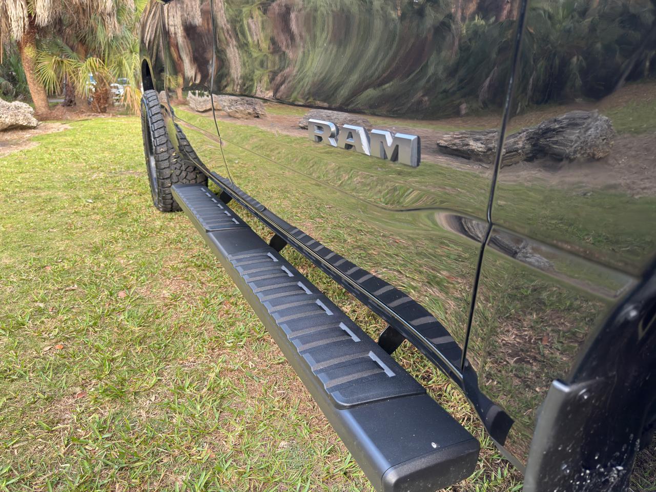 RAM 1500 Big Horn 4x4 Crew Cab 5'7" Box 2020