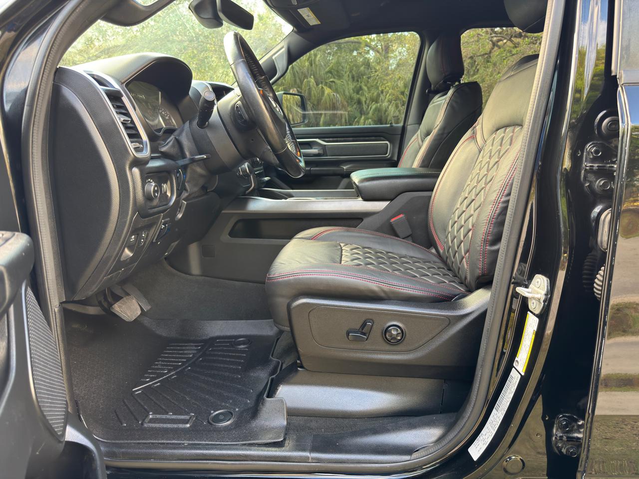 RAM 1500 Big Horn 4x4 Crew Cab 5'7" Box 2020