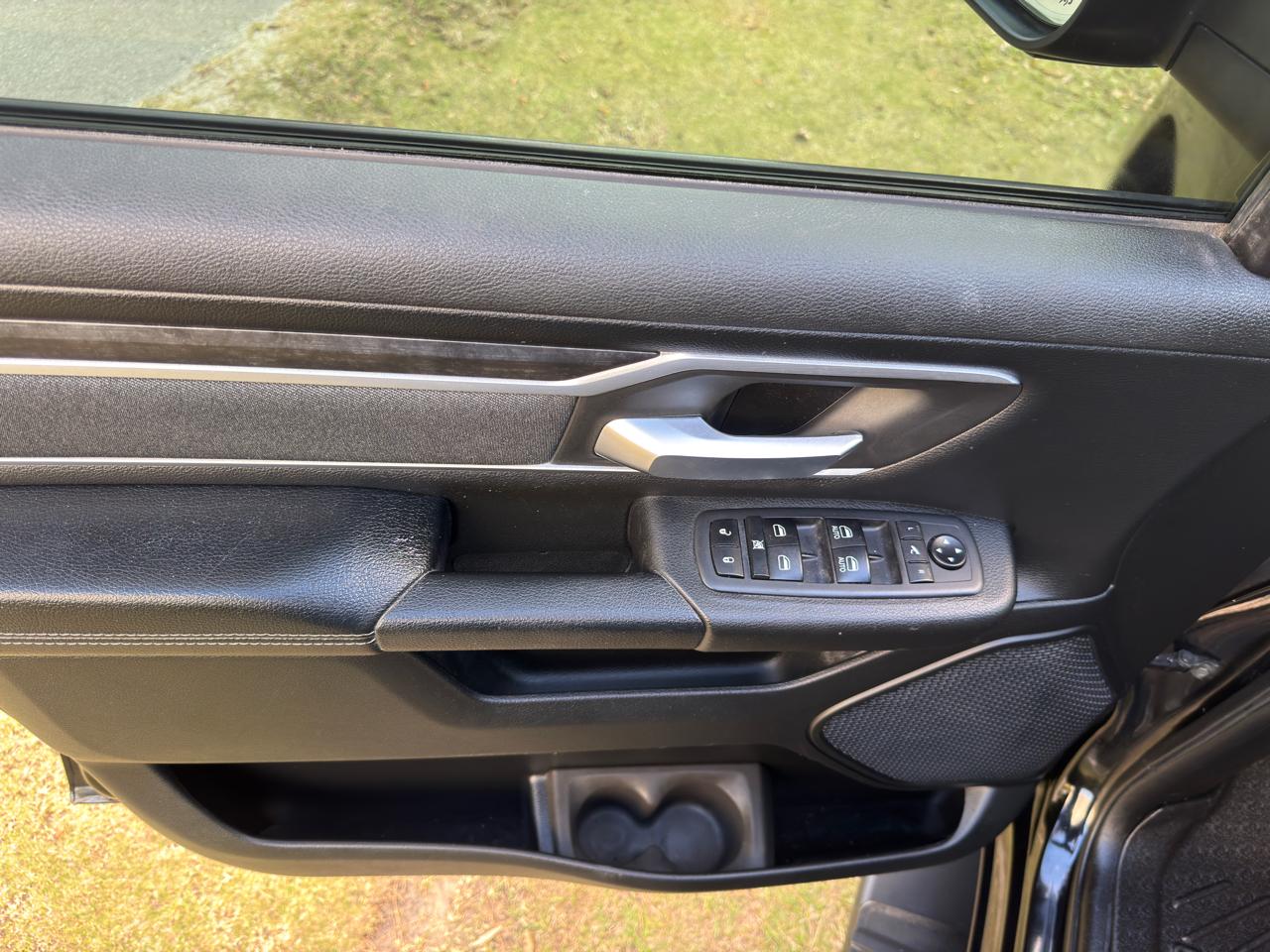 RAM 1500 Big Horn 4x4 Crew Cab 5'7" Box 2020