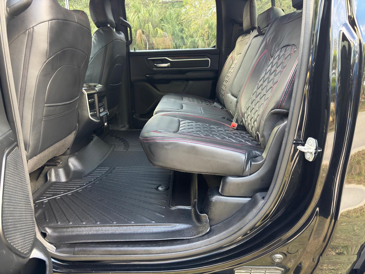 RAM 1500 Big Horn 4x4 Crew Cab 5'7" Box 2020