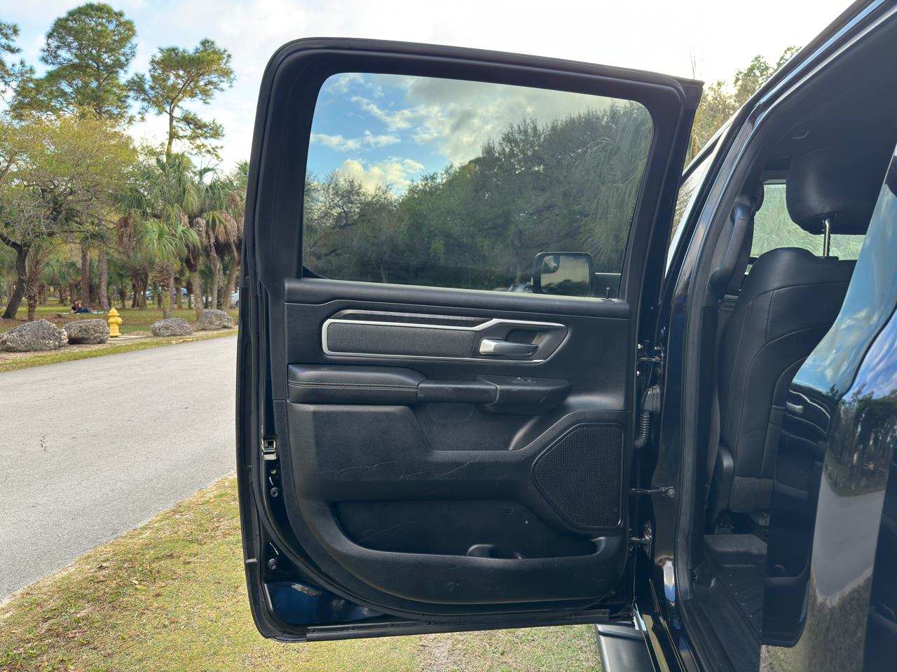 RAM 1500 Big Horn 4x4 Crew Cab 5'7" Box 2020