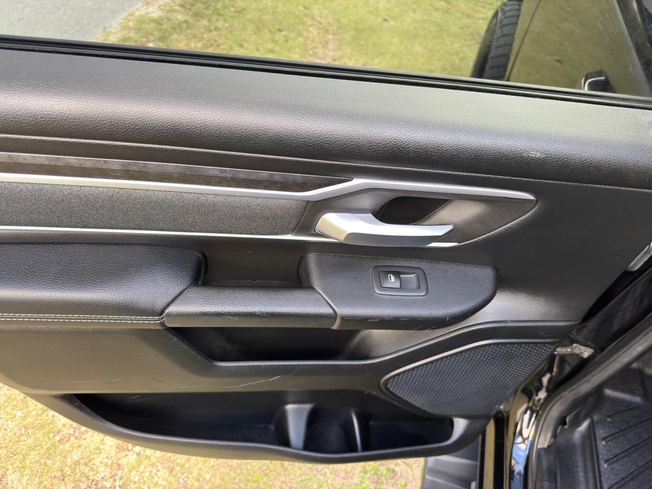 RAM 1500 Big Horn 4x4 Crew Cab 5'7" Box 2020