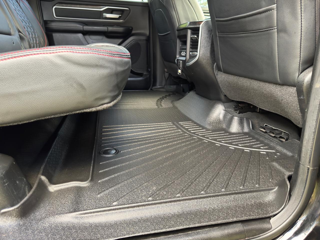 RAM 1500 Big Horn 4x4 Crew Cab 5'7" Box 2020