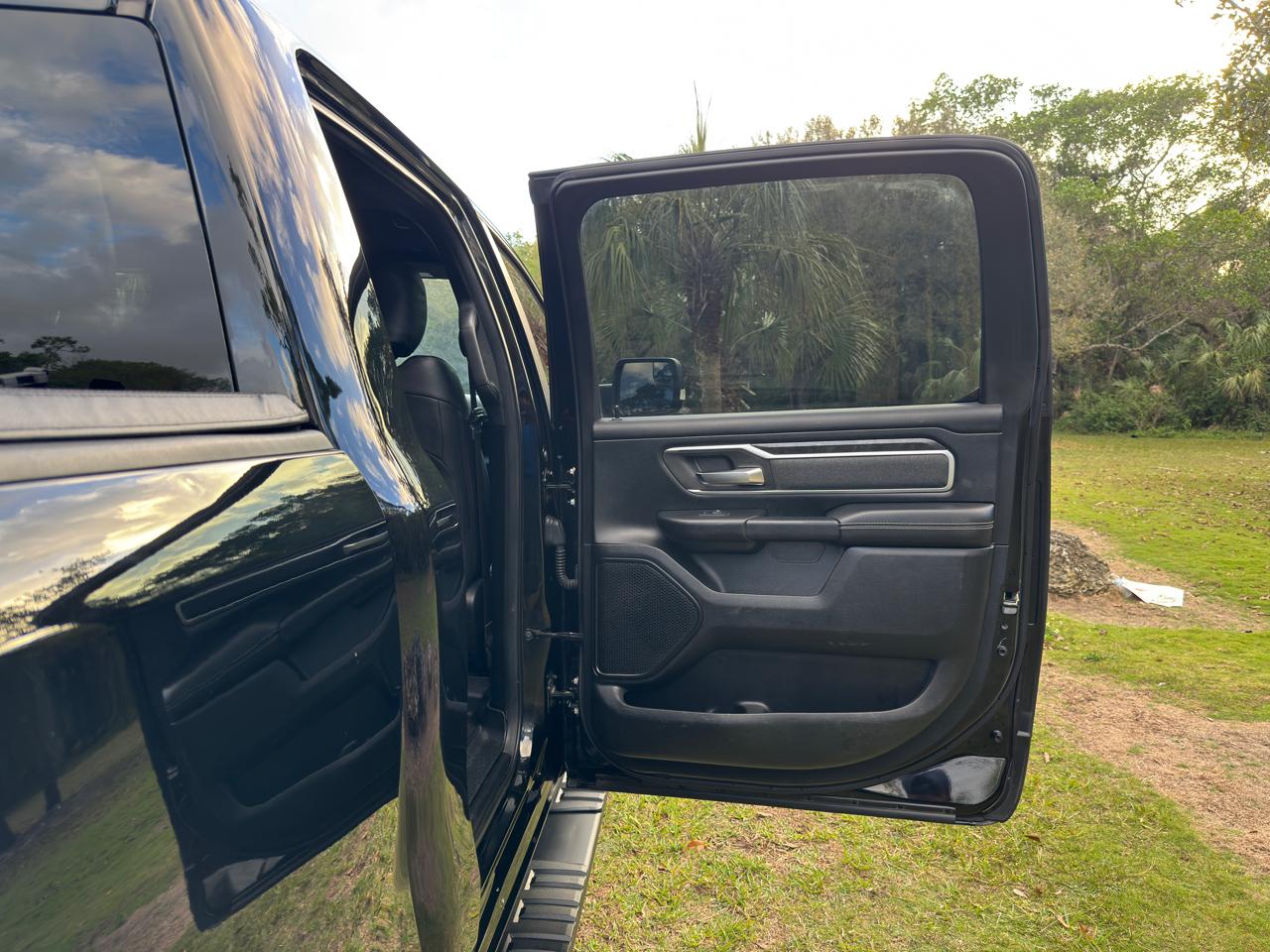 RAM 1500 Big Horn 4x4 Crew Cab 5'7" Box 2020