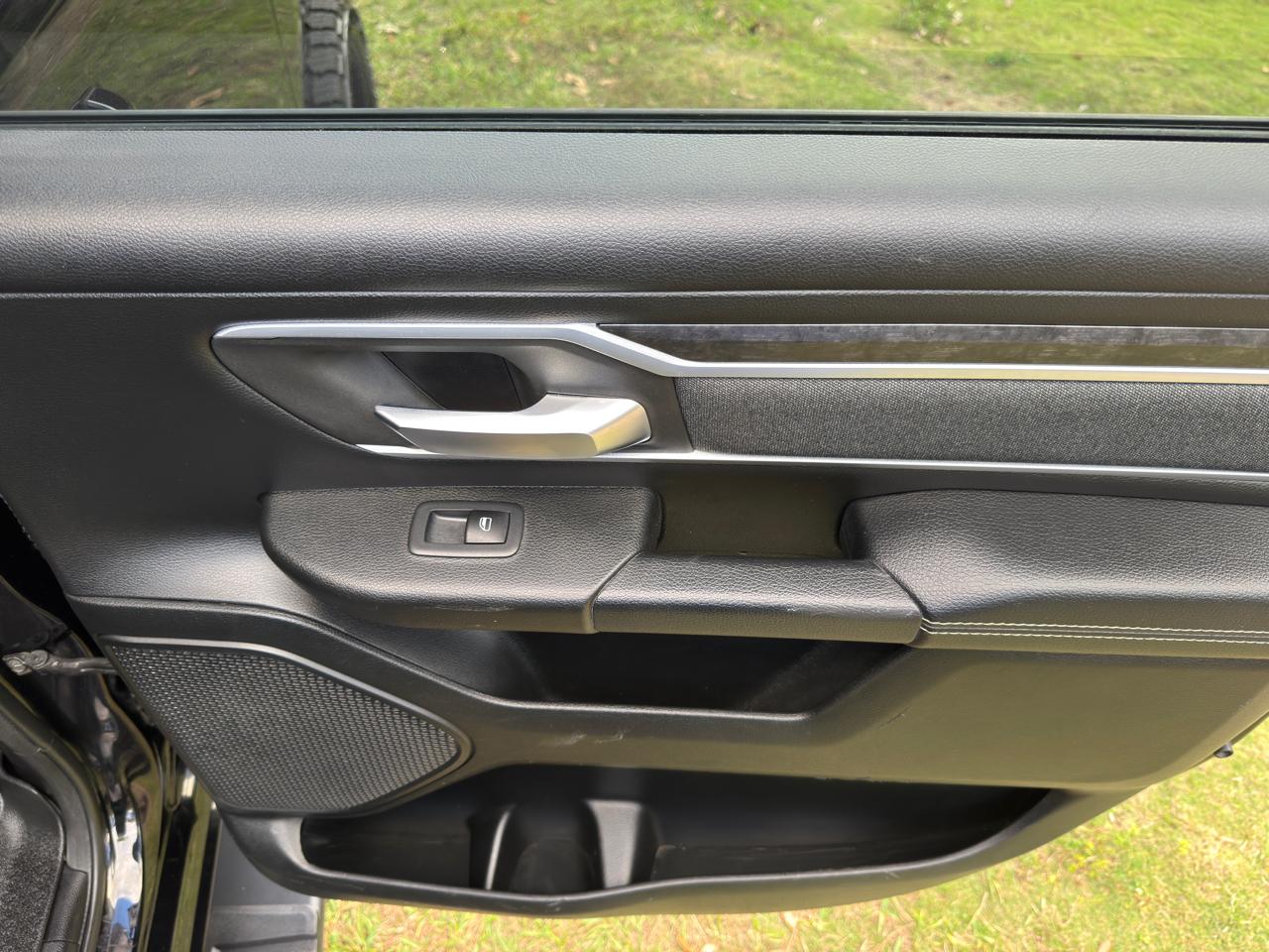 RAM 1500 Big Horn 4x4 Crew Cab 5'7" Box 2020