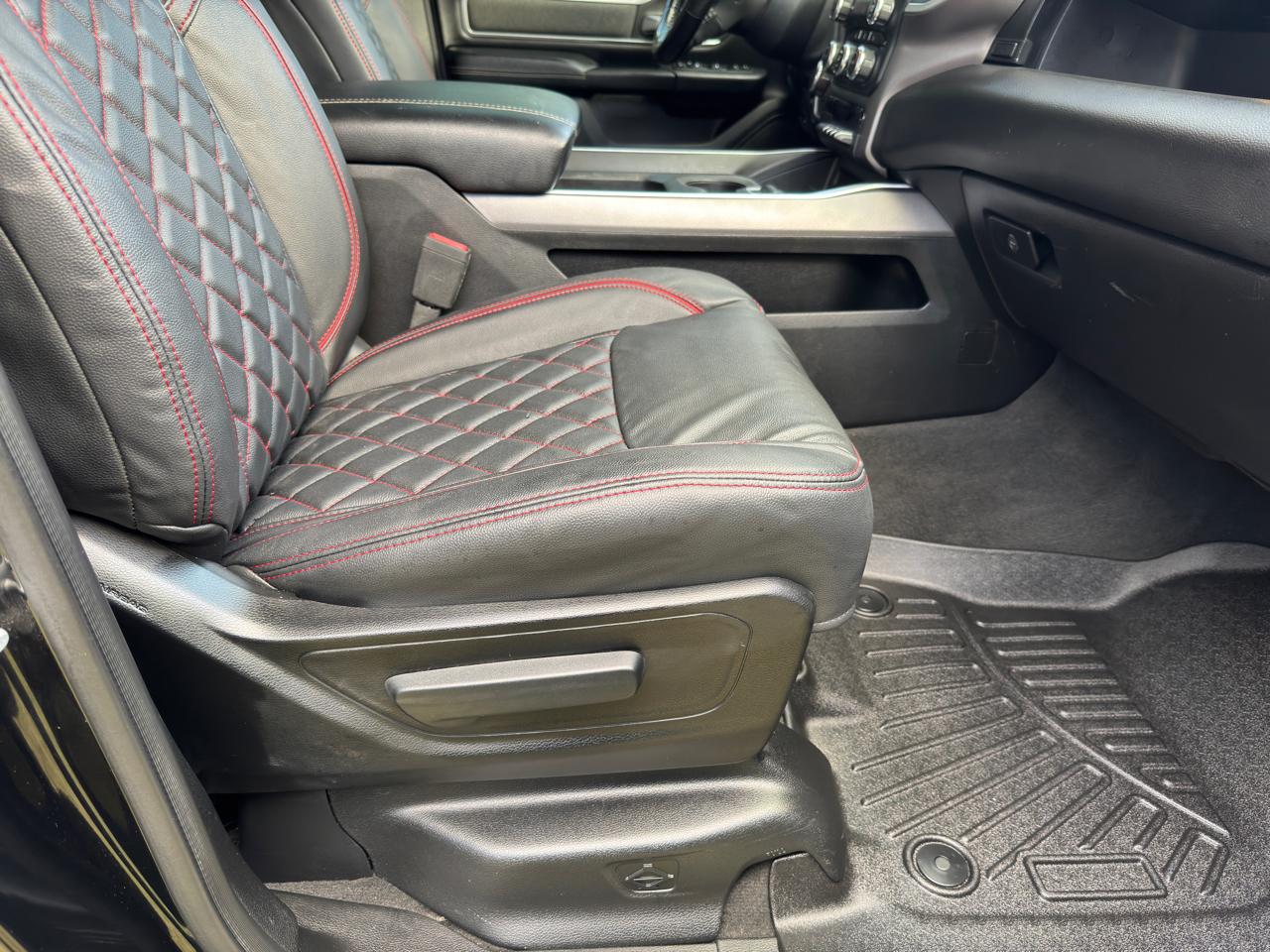 RAM 1500 Big Horn 4x4 Crew Cab 5'7" Box 2020