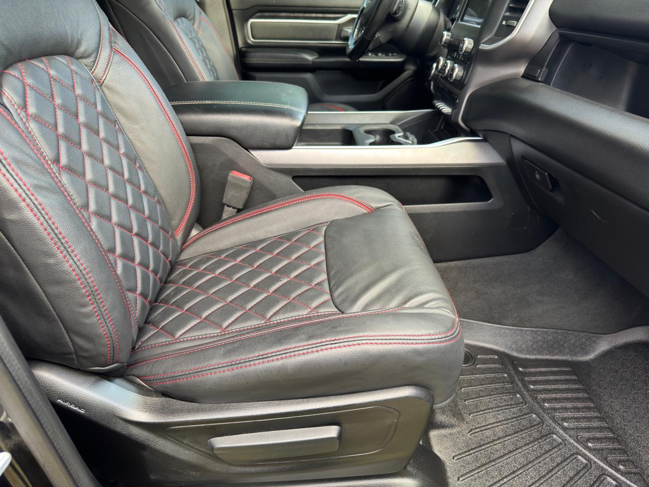 RAM 1500 Big Horn 4x4 Crew Cab 5'7" Box 2020