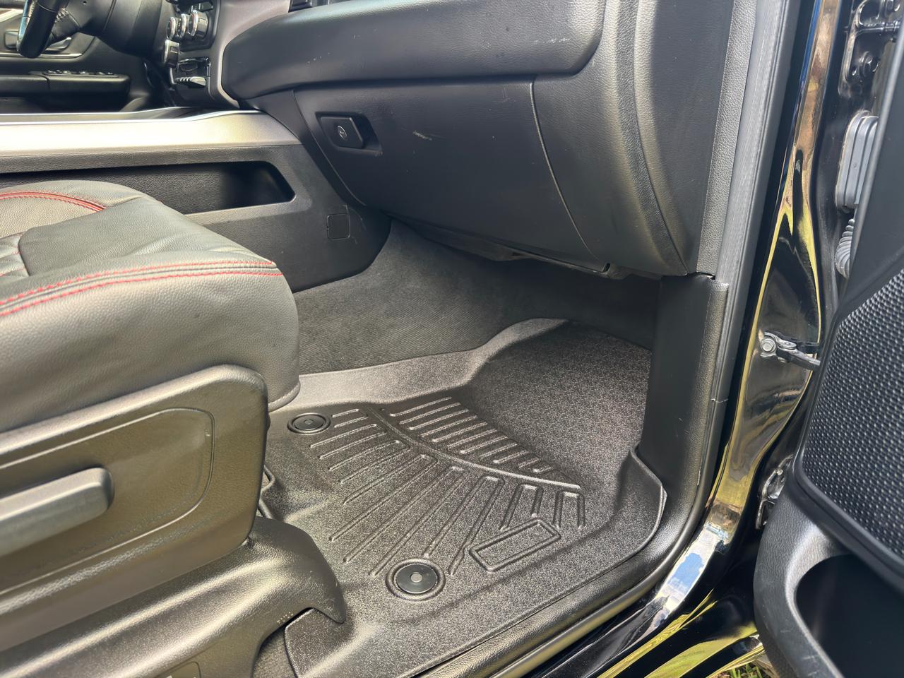 RAM 1500 Big Horn 4x4 Crew Cab 5'7" Box 2020