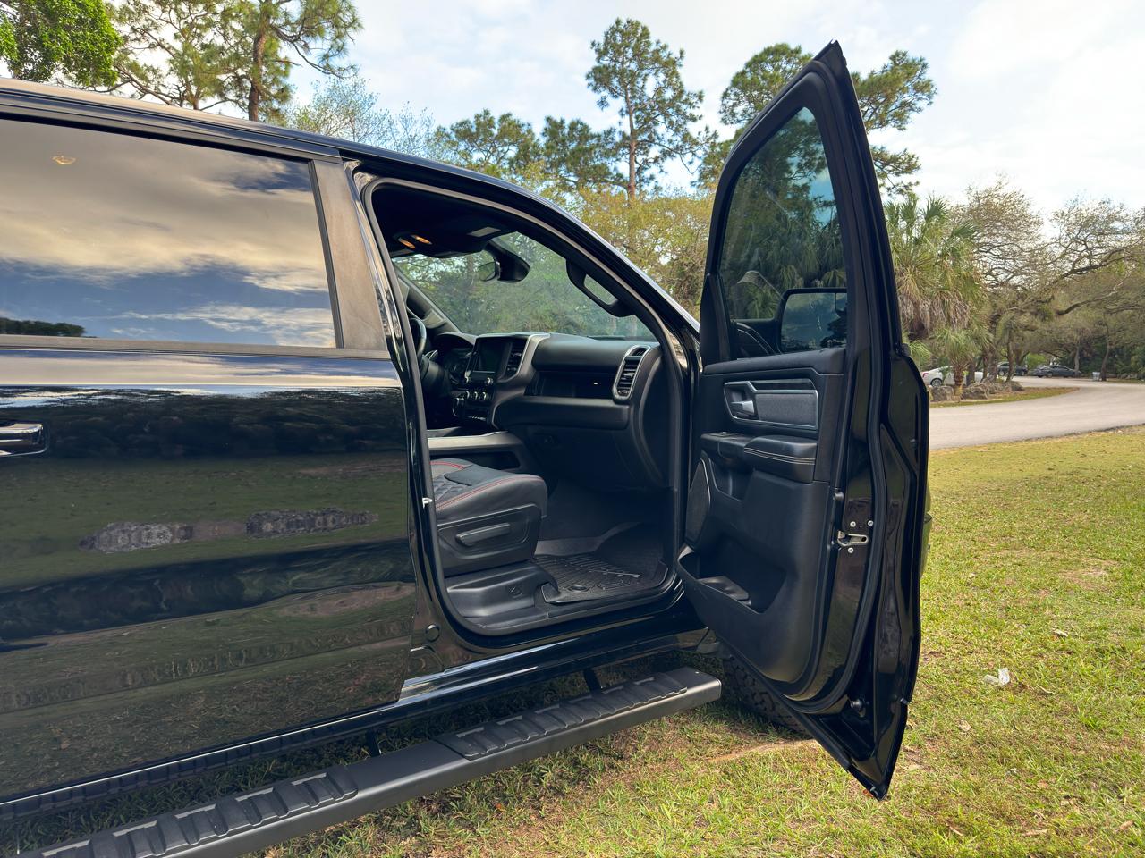 RAM 1500 Big Horn 4x4 Crew Cab 5'7" Box 2020