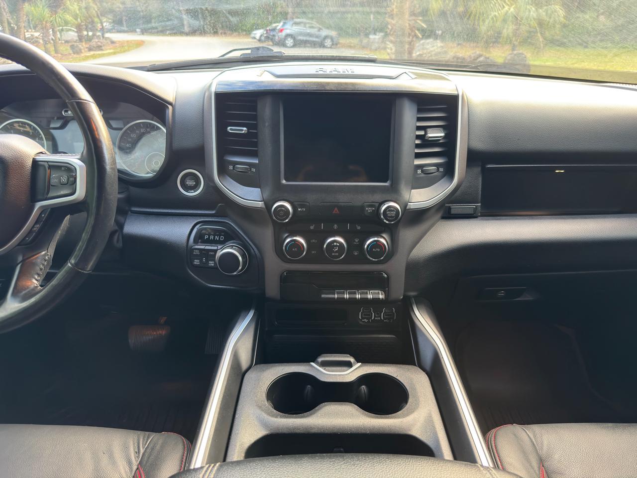 RAM 1500 Big Horn 4x4 Crew Cab 5'7" Box 2020