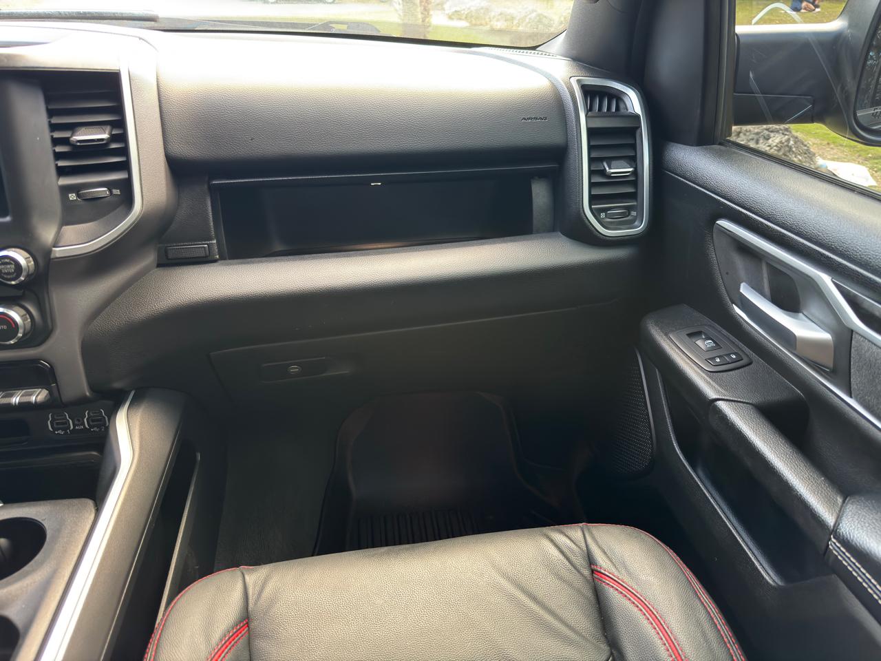 RAM 1500 Big Horn 4x4 Crew Cab 5'7" Box 2020