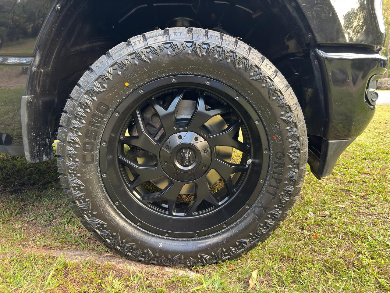 RAM 1500 Big Horn 4x4 Crew Cab 5'7" Box 2020