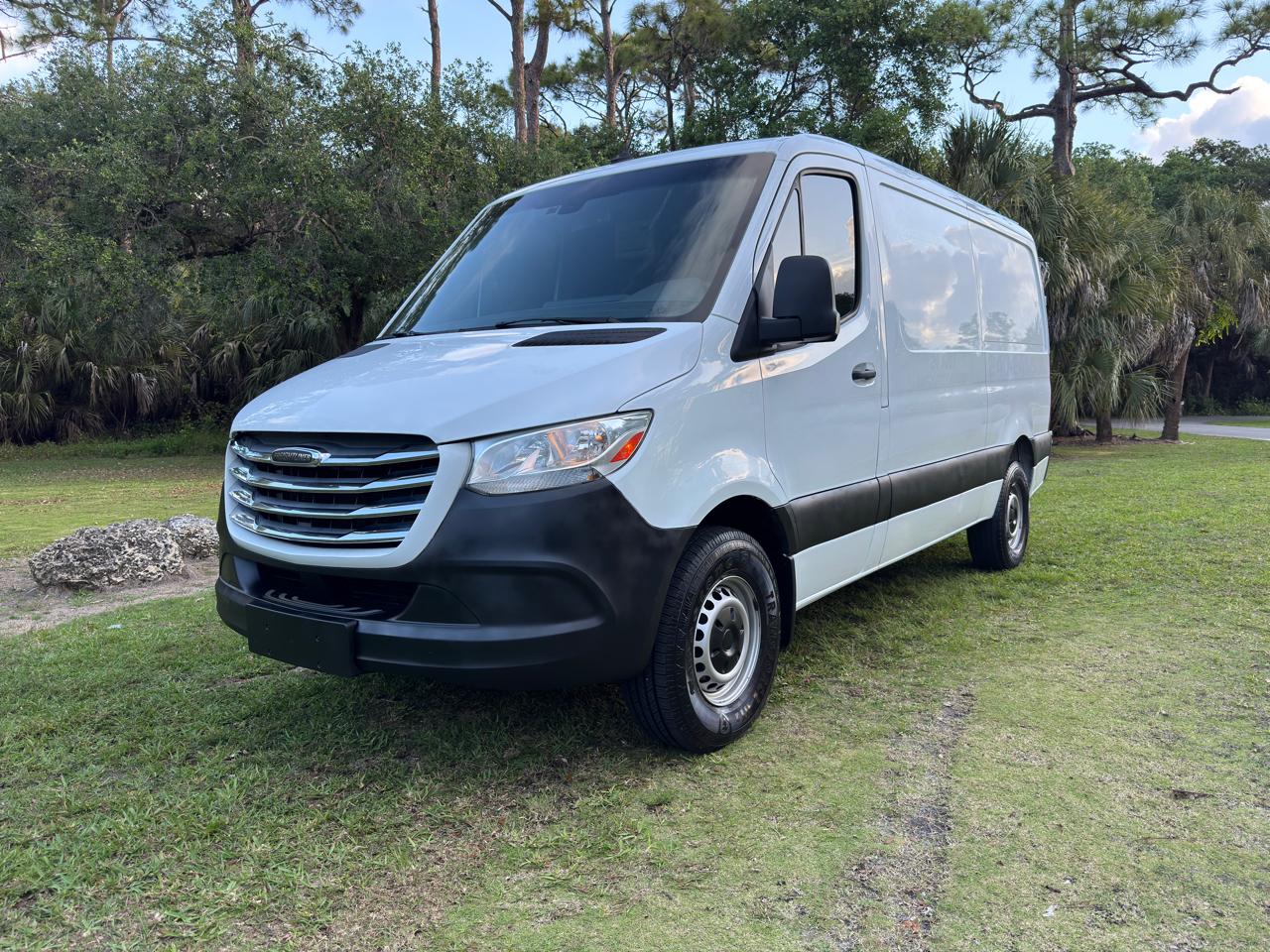 Freightliner Sprinter Van 2500 Standard Roof V6 144" RWD 2019